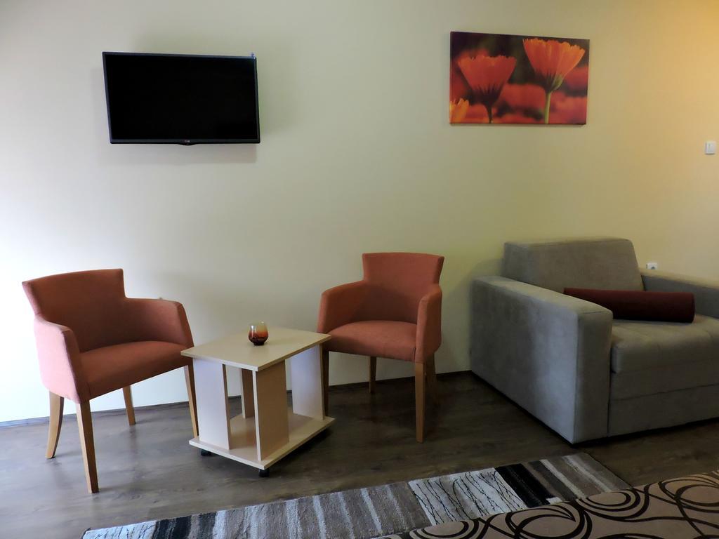B&B Zmajevo Gnezdo 021 Sremska Kamenica Extérieur photo