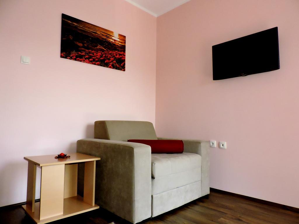 B&B Zmajevo Gnezdo 021 Sremska Kamenica Extérieur photo