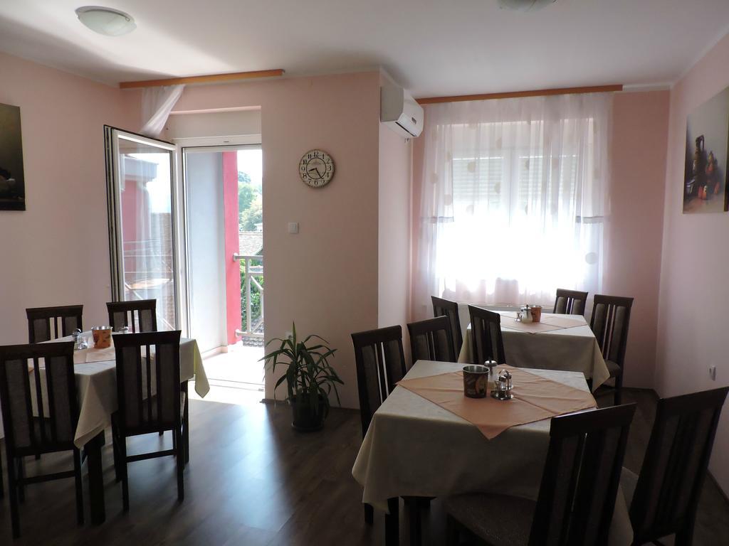 B&B Zmajevo Gnezdo 021 Sremska Kamenica Extérieur photo