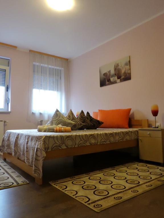 B&B Zmajevo Gnezdo 021 Sremska Kamenica Extérieur photo