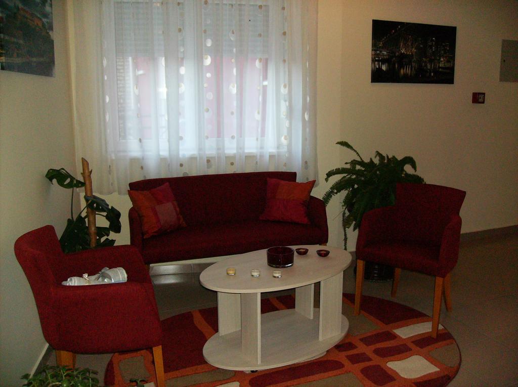 B&B Zmajevo Gnezdo 021 Sremska Kamenica Extérieur photo