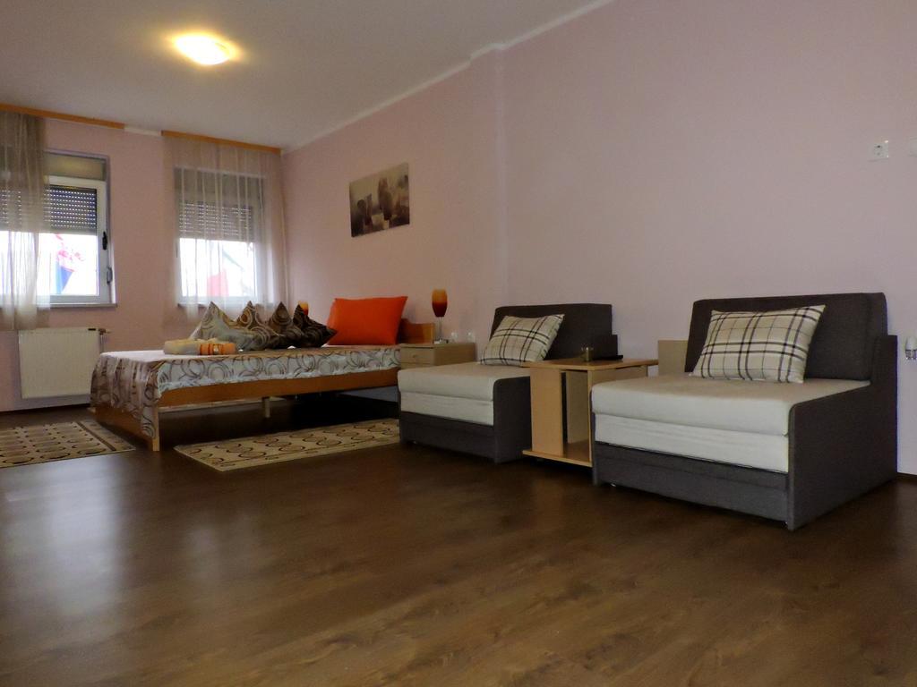 B&B Zmajevo Gnezdo 021 Sremska Kamenica Extérieur photo